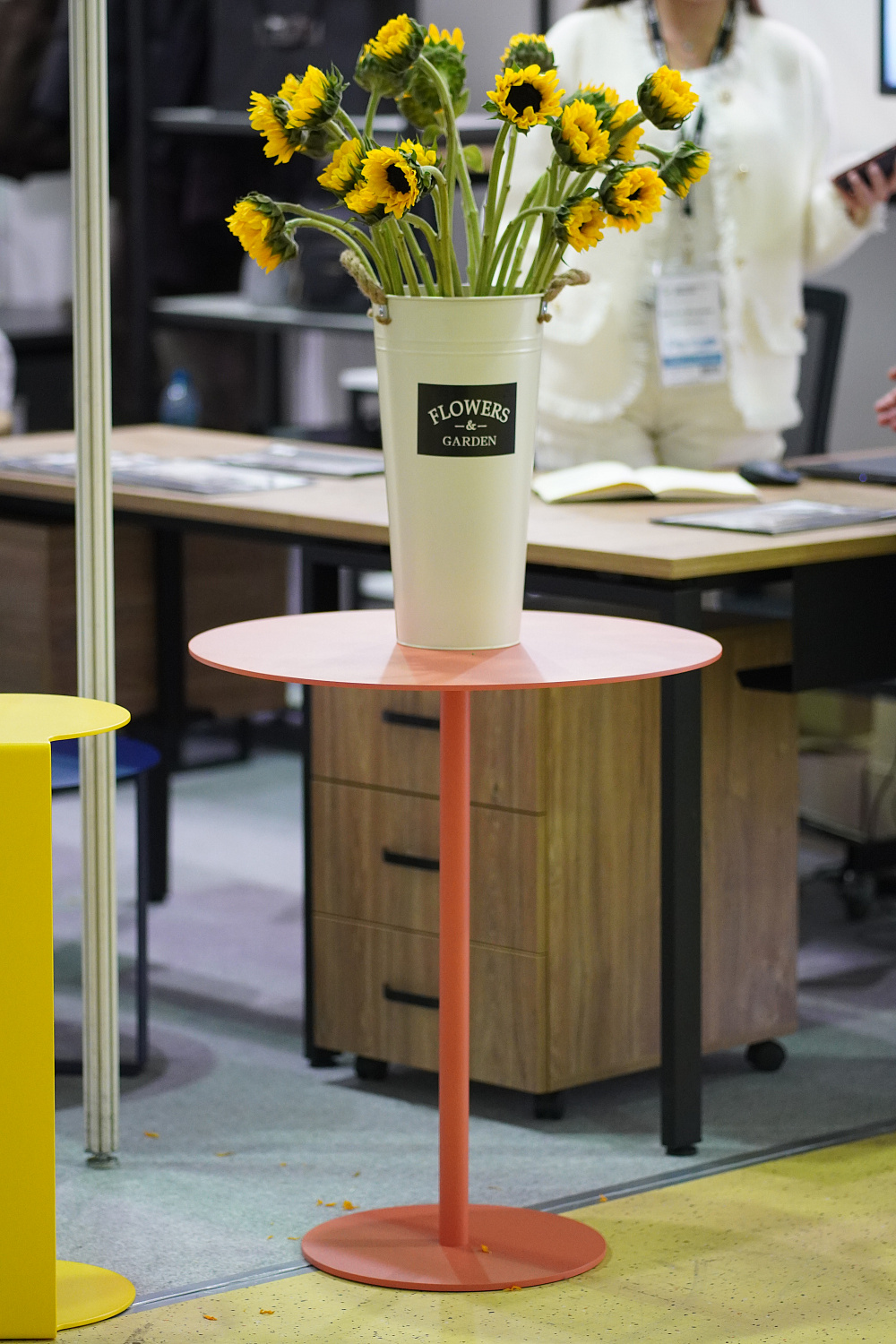 Стол металлический круглый