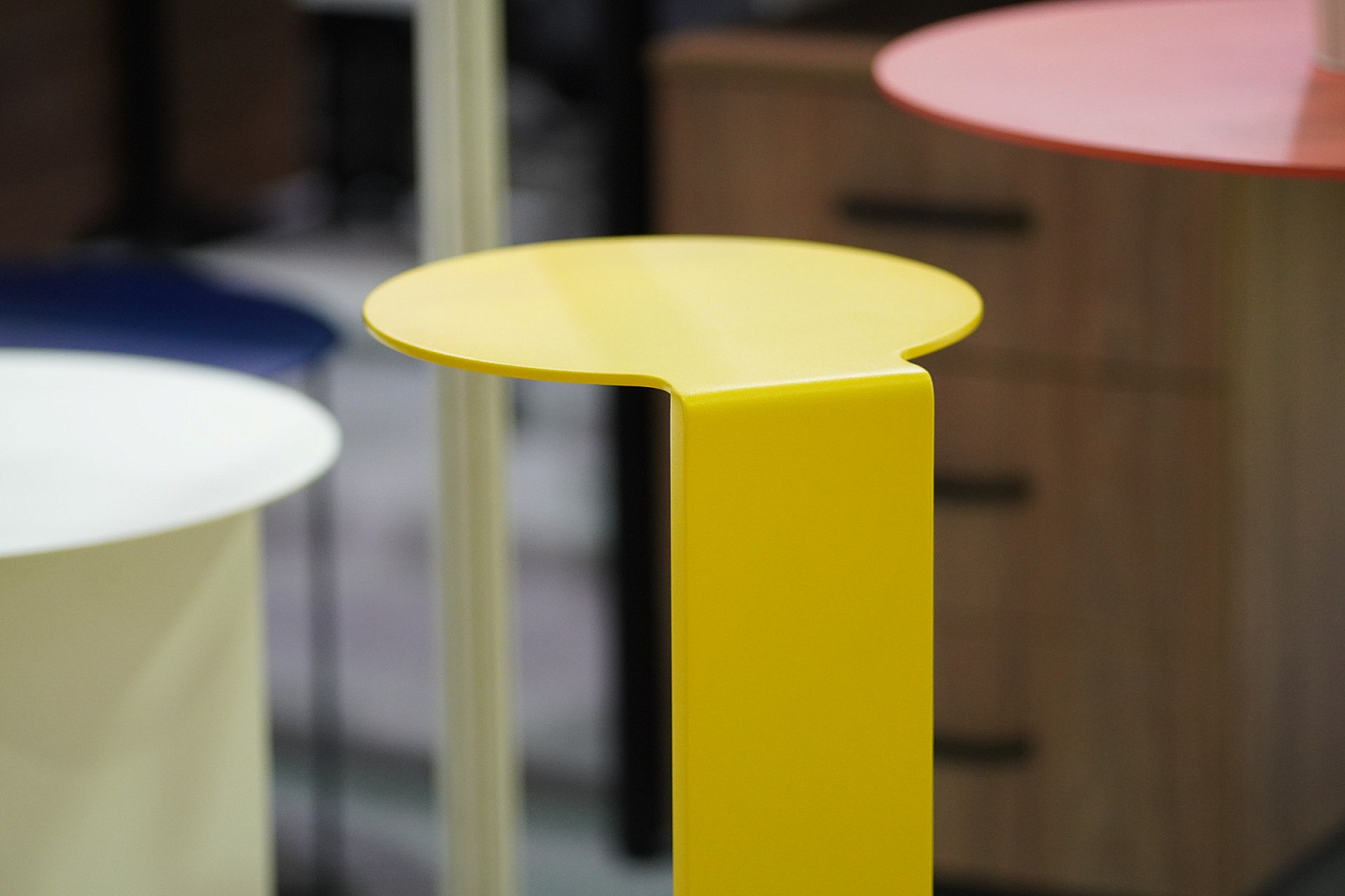 Приставной столик металлический малый Мале