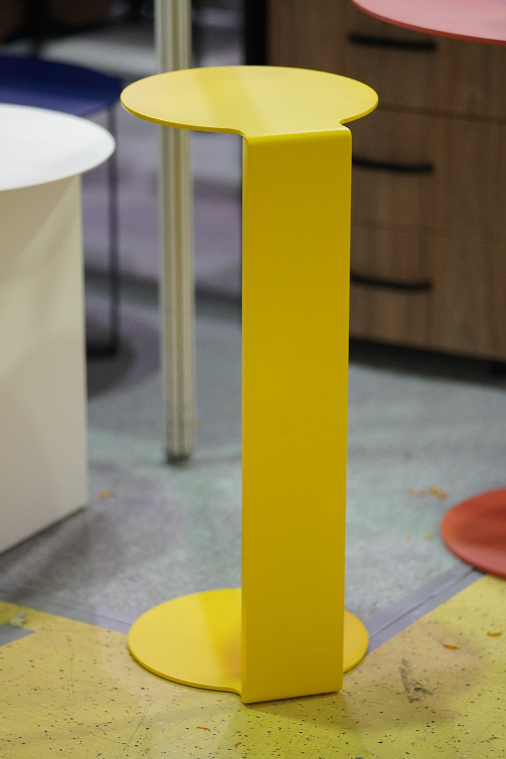 Приставной столик металлический малый Мале