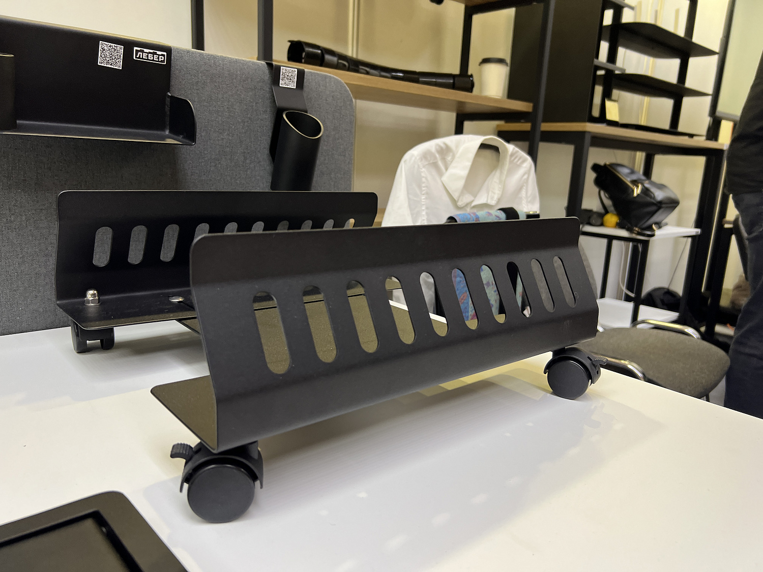 Тележка для системного блока на колесиках